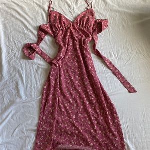 NEW Maxi Pink Floral Dress with Open back and Tie from Forever 21!